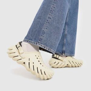 Crocs Mens Echo Clogs Beige